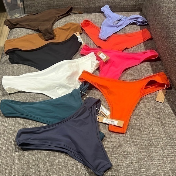 Skims Fits Everybody  Thong - Picture 5 of 16